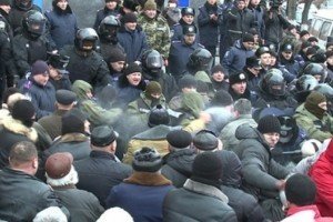 Міліція пояснила сутички з протестувальниками у Вінниці війною на Донбасі