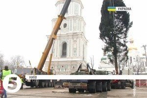 Новорічна ялинка країни:  на іншій площі і з іншого матеріалу
