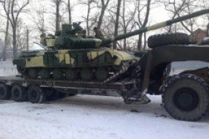 Харківський бронетанковий направив першу партію танків в зону АТО