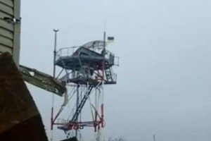"Кіборги" вивісили український прапор на метеовишці Донецького аеропорту