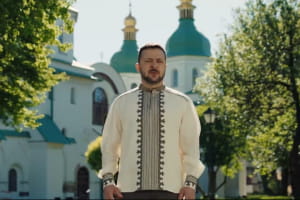 "У Бога на плече – шеврон с украинским флагом": Зеленский поздравил украинцев с Пасхой