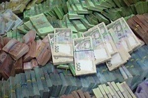 Київські чиновники поцупили з бюджету майже 320 млн грн