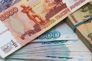 Курс рубля знову знижується на міжбанку