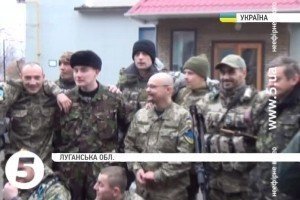 На Донеччині та Луганщині школярі передали айдарівцям теплі речі
