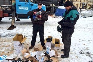 У столиці на Софіївський площі встановлюють новорічну ялинку