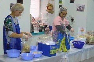 Харківські волонтерки готують для бійців АТО сухі домашні борщі