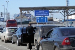 На Керченській переправі знову черга в кількасот автомобілів