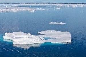 На Черкащині з дрейфуючої крижини врятували 25 рибалок