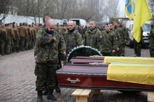 У Маріуполі відбулося прощання з двома загиблими бійцями "Азову"