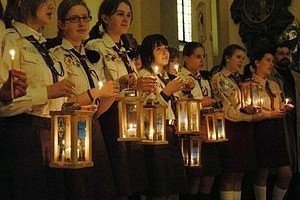 В Україну прибув "Вифлеємський вогонь миру"