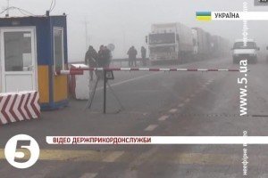 Російські окупанти не пропускають до Криму українські фури
