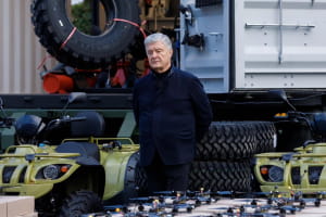 Український ВПК завантажений на третину через брак грошей – Порошенко
