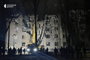 Вщент зруйнувано цілий під'їзд: наслідки ранкового обстрілу Кривого Рогу