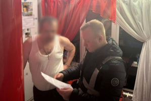 У перекупників залізничних квитків провели обшуки – їм загрожує до 15 років за ґратами