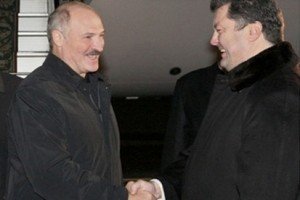 Порошенко обіцяє допомогти Білорусі у покращенні стосунків з ЄС