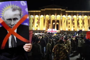 Перше засідання парламенту Грузії: опозиція влаштувала бойкот, на площі Руставелі зібралися протестувальники – відео