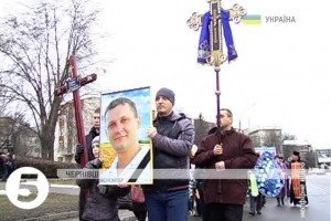 У Чернівцях поховали волонтера, що загинув на Сході в День Святого Миколая