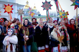 С вертепами и рождественскими звездами: в Киеве состоялось праздничное шествие колядовальщиков &ndash; видео