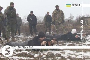 Бійці "Азову" проводять для юнаків майстер-класи з військової справи