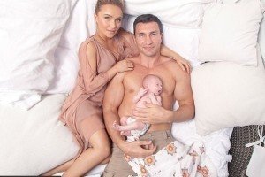 У мережі з‘явилися перші фото новонародженої доньки Володимира Кличка