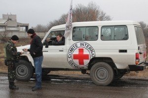 Військові допомагають відновлювати зруйновану інфраструктуру на Луганщині