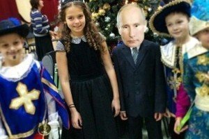 У Росії школяр прийшов на шкільний ранок в образі Путіна