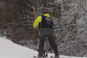 Ветерани з ампутаціями можуть вправлятися у зимових видах спорту: як працюють адаптивні сани – відео
