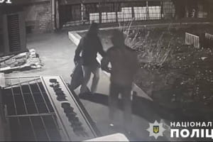 Напали та викрали близько ₴30 тисяч: поліція затримала зухвалих грабіжників у Голосіївському районі Києва