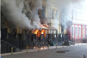У Києві на Подолі горить відомий ресторан