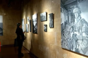 У Києві відкрили виставку в пам'ять про захисників Донецького аеропорту – відео