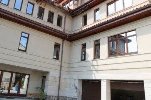 Невідомі обстріляли із гранатомета будинок Садового у Львові