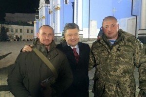 Порошенко 31 грудня буде звертатись до країни у компанії з "кіборгами"