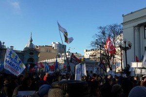 Під Радою відбулася бійка між активістами та правоохоронцями
