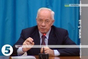 Суд заочно арештував Азарова