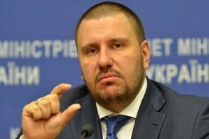 Український суд заочно заарештував екс-міністра Клименка