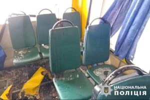 У Херсоні ворожий дрон влучив у маршрутку – є поранені і загибла