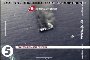 Відбуксирований до Бріндізі пором Norman Atlantic продовжує горіти
