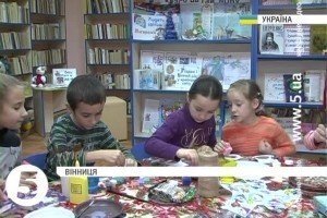 У Вінниці діти виготовляють святкові прикраси для українських військових