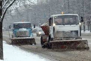 У столиці на боротьбу зі снігом вивели понад 500 одиниць техніки