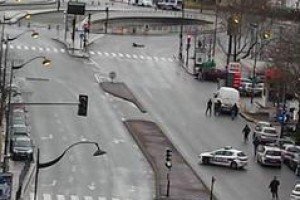 В Парижі невідомий захопив п'ятьох заручників