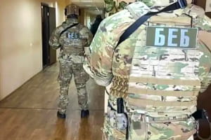 Контрабанда авто: на Львівщині злочинна група ввозила до України автомобілі під виглядом гумдопомоги