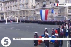 Світ попрощався із жертвами терактів у Франції