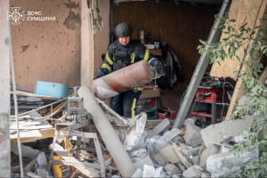 росія обстріляла житловий сектор Сум: є поранені та руйнування