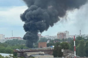 В Московской области были слышны взрывы: пожар вспыхнул возле воинской части