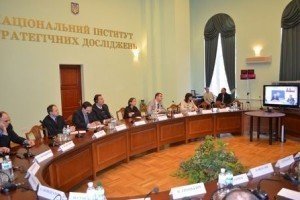Порошенко передав інститут стратегічних досліджень у підпорядкування "ДУСі"
