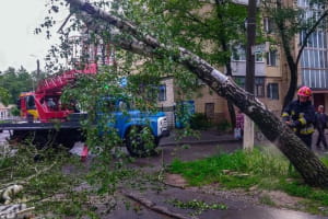 Из-за непогоды обесточены девять областей Украины: сколько населенных пунктов находится без света