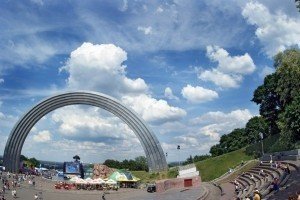 Киянин запропонував Київраді знести Арку Дружби народів