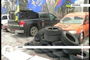 Мітинги під ВРУ – вимагають покарати авторів "диктаторських законів" і відставки Яреми