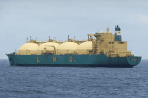 Подсанкционный российский завод готов возобновить экспорт сжиженного газа: танкер уже у причала 