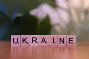 "Настало время не ласковой, а зрелой украинизации" &ndash; журнал "Країна"
